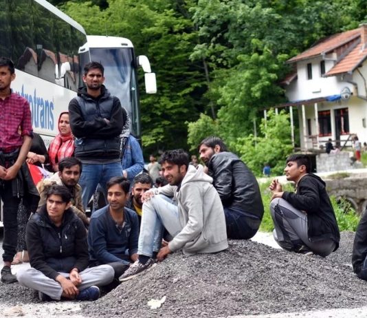 Slovenski policisti s stavko poleg višjih plač zahtevajo tudi vrnitev Debelega rtiča