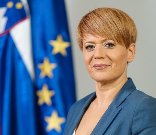 Janez Janša po grožnjah s smrtjo poziva medije: “Ustavite konje”