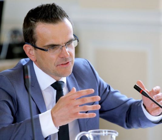 Dr. Matej Avbelj opozarja na nedopustno ravnanje prvorazrednih predstavnikov visokega šolstva!