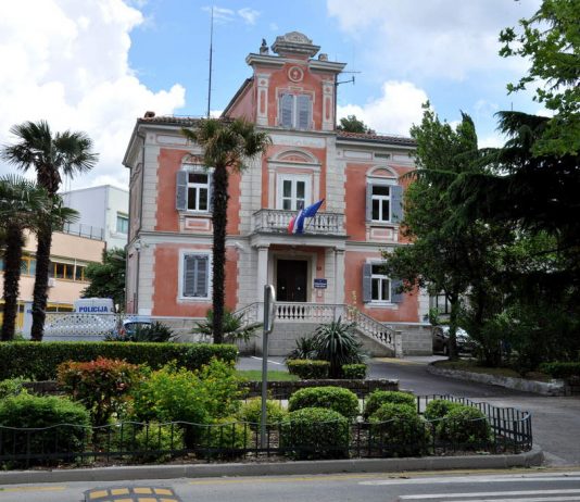 Ne hodite na policijo!