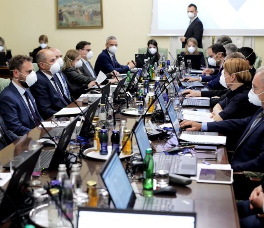 Znani so prvi ukrepi vlade Janeza Janše!