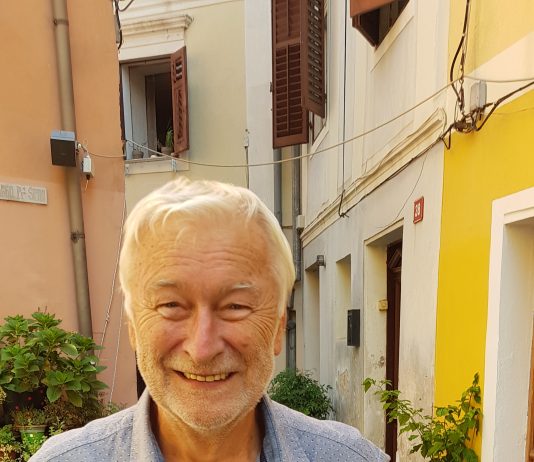 Badjurov nagrajenec Koni Steinbacher v Placu Izolanov