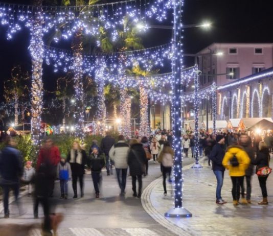 Koper že okrašujejo z novoletnimi okraski