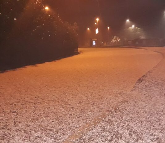 (Foto, video) Nekatera Obalna mesta zajelo neurje s točo