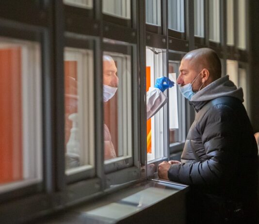 Brezplačno hitro testiranje na Primorski gospodarski zbornici