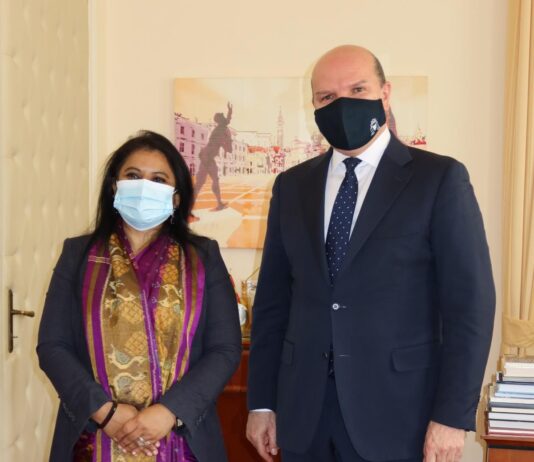 (FOTO) Indijska veleposlanica prvič obiskala Piran