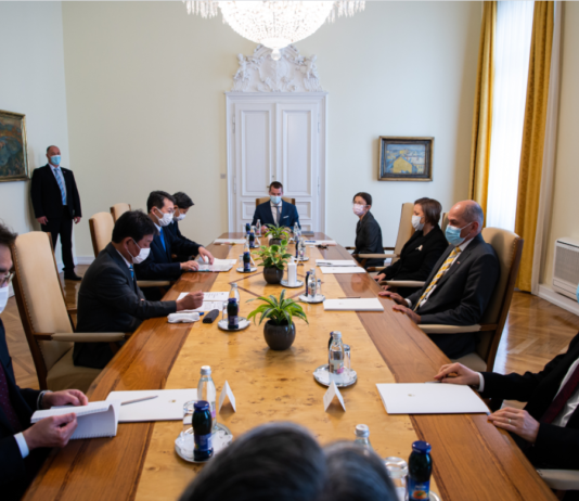 Japonski zunanji minister Motegi se je sestal s slovenskim državnim vrhom