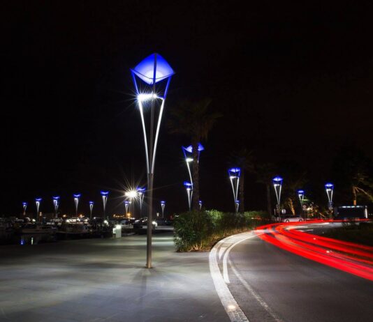 Koper bo danes zasvetil v modrem