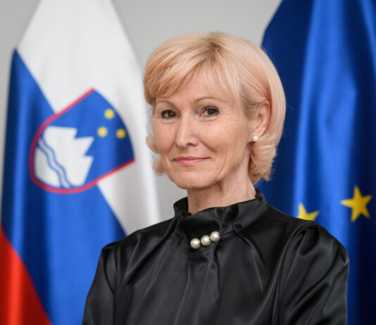 Janez Janša pozdravil odstop ministrice Kozlovičeve