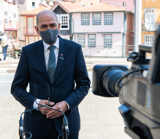 Janša za španski El Correo: Velik dosežek bi bil, če bi v šoli učili pravo resnico o komunizmu