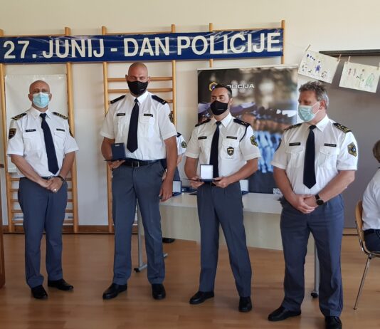 (FOTO) Koprska policijska uprava podelila priznanja hrabrim policistom in občanom