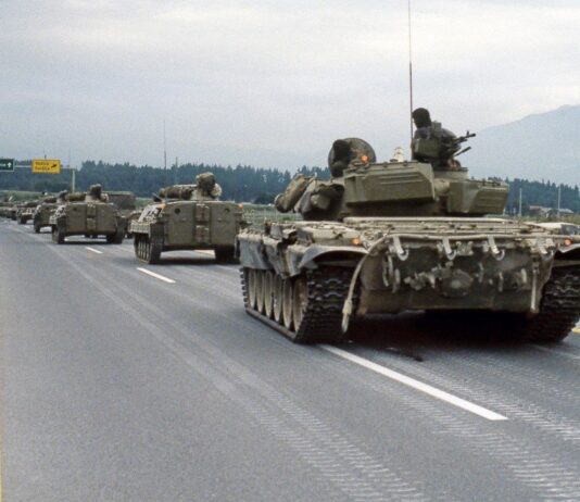 Na današnji dan so v napad na Slovenijo krenili tanki JLA