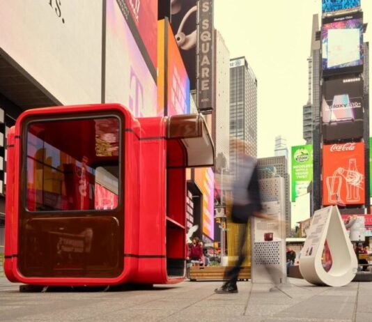 Kultni kiosk K67 iz New Yorka na Ukmarjev trg