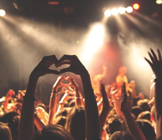 Na Ukmarjevem trgu v petek Luka Basi, v soboto Jan Plestenjak