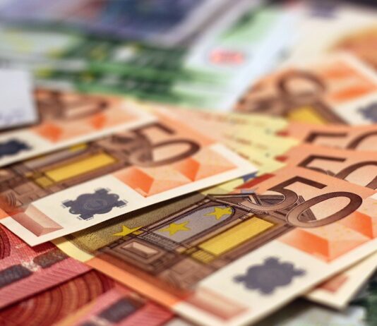 Utajil za 347 tisoč evrov davkov, grozi mu osem let zapora