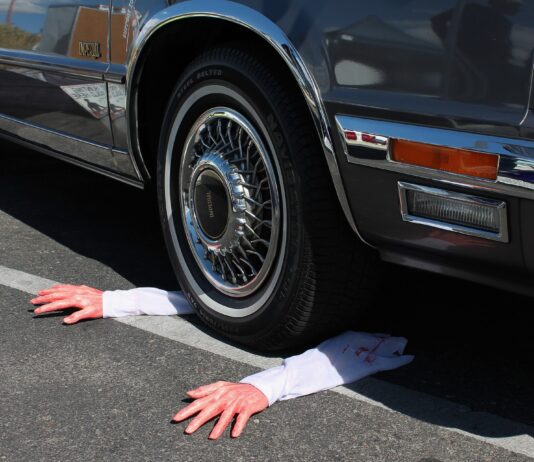 Grozljiva smrt na štajerski avtocesti: ležal na sredini pasu, povozilo ga je več vozil