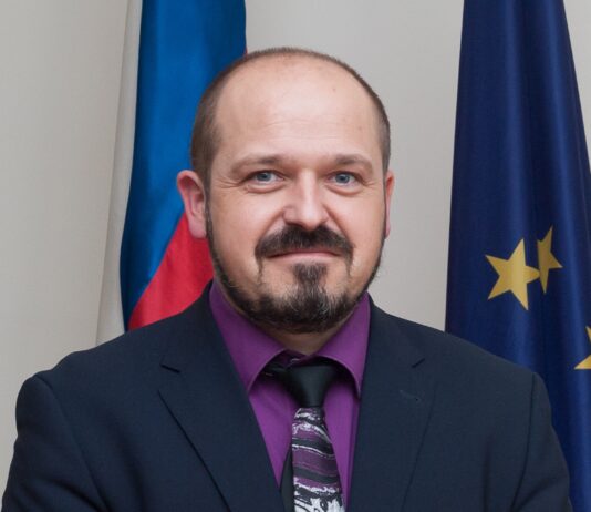 Zdravstveni minister Poklukar v pismu državljanom: “Bodite solidarni, spoštujte pogoj PCT”