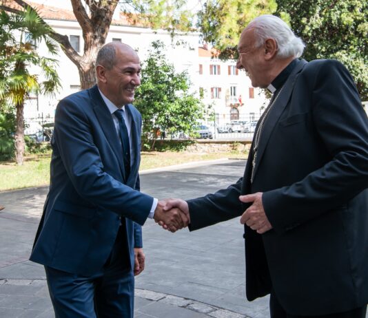 Vladni obisk v obalno-kraški regiji: Koga vse so obiskali premier in ministri?