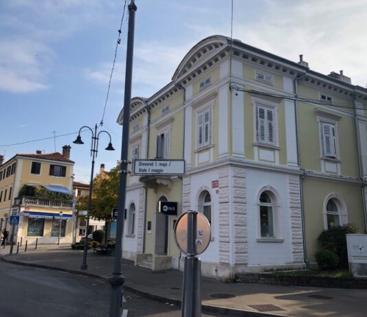 Nove dvojezične označbe ulic in cest v Izoli