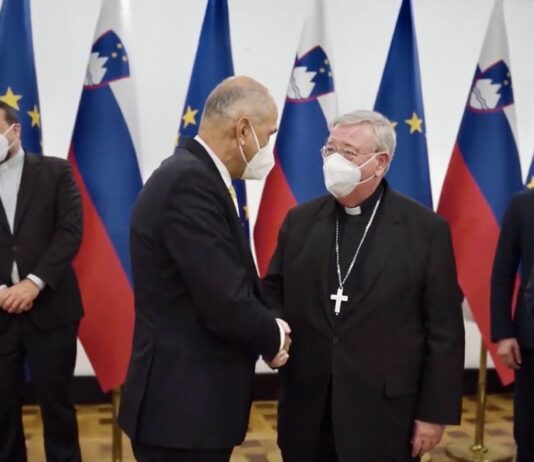 Kardinal Hollerich s srečanjem z Janšo zelo zadovoljen: Išče dolgoročne rešitve, stvari ne obravnava površinsko