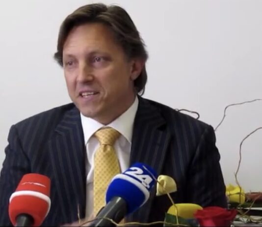 Sodba: Direktor ZD Izola Komljanec več let trpinčil podrejeno, KPK: Odvetnika plačeval z denarjem ZD, ustvaril konflikt interesov