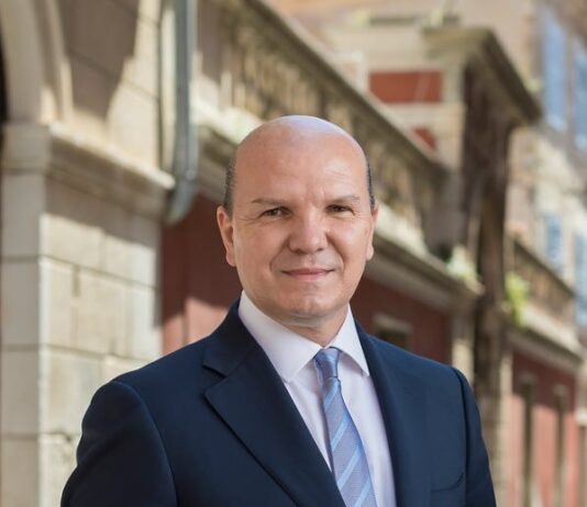 Piranski župan Zadković v bran vladi: “Če je tole fašizem, naj kar traja”