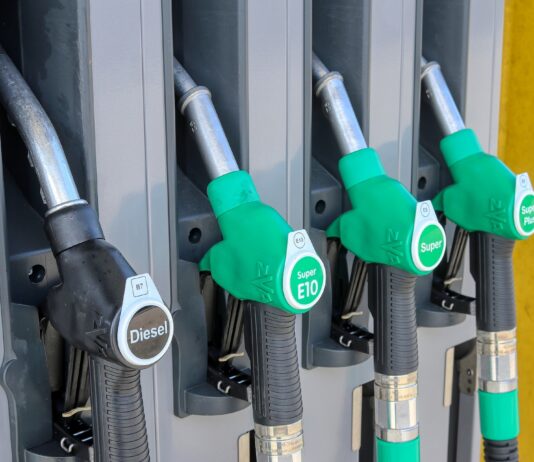 Predsednik FJK Fedriga: Cene goriv bodo od prvega aprila nižje kot v Sloveniji