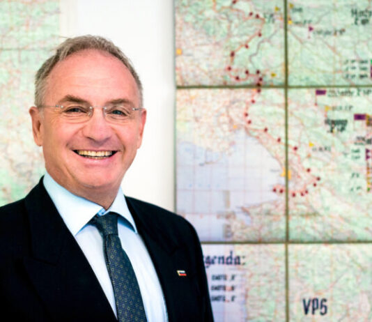 Intervju z Alešem Hojsom: Zdi se, kot da je edino vodilo te vlade, da razmontirajo vse, kar se razmontirati da