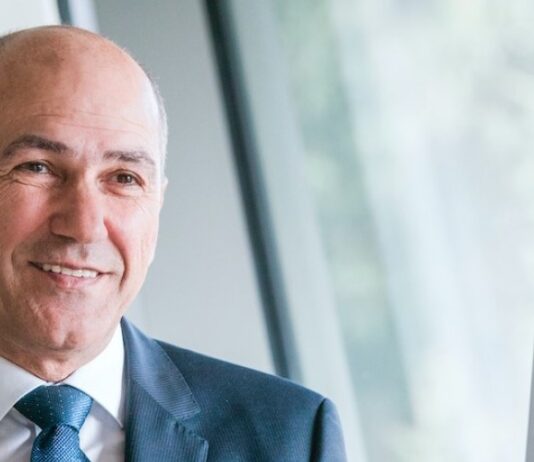 (INTERVJU) Janez Janša: »Golobova koalicija bo razpadla zaradi koritništva«